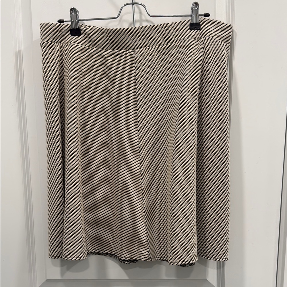 Ann Taylor Black and Cream A-Line Skirt Knee-Length